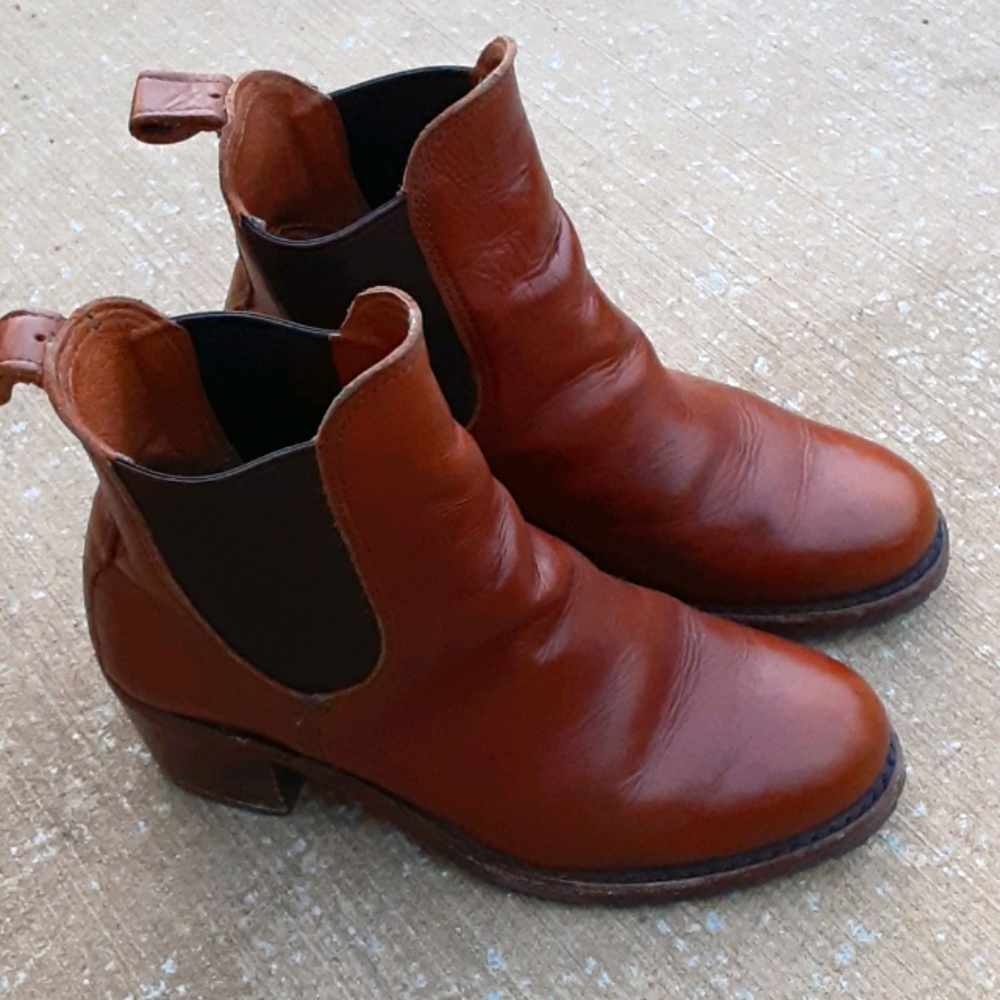 FRYE Sabrina Chelsea Leather Boots, Cognac